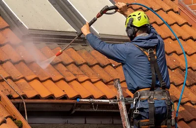Démoussage et hydrofuge de toiture à Guiclan